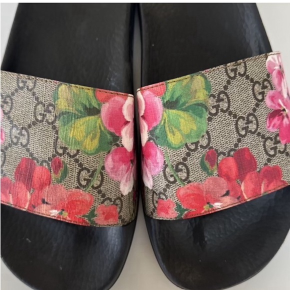 🔥- Gucci Slides Size 8 barely worn perfect condition - Picture 12 of 13
